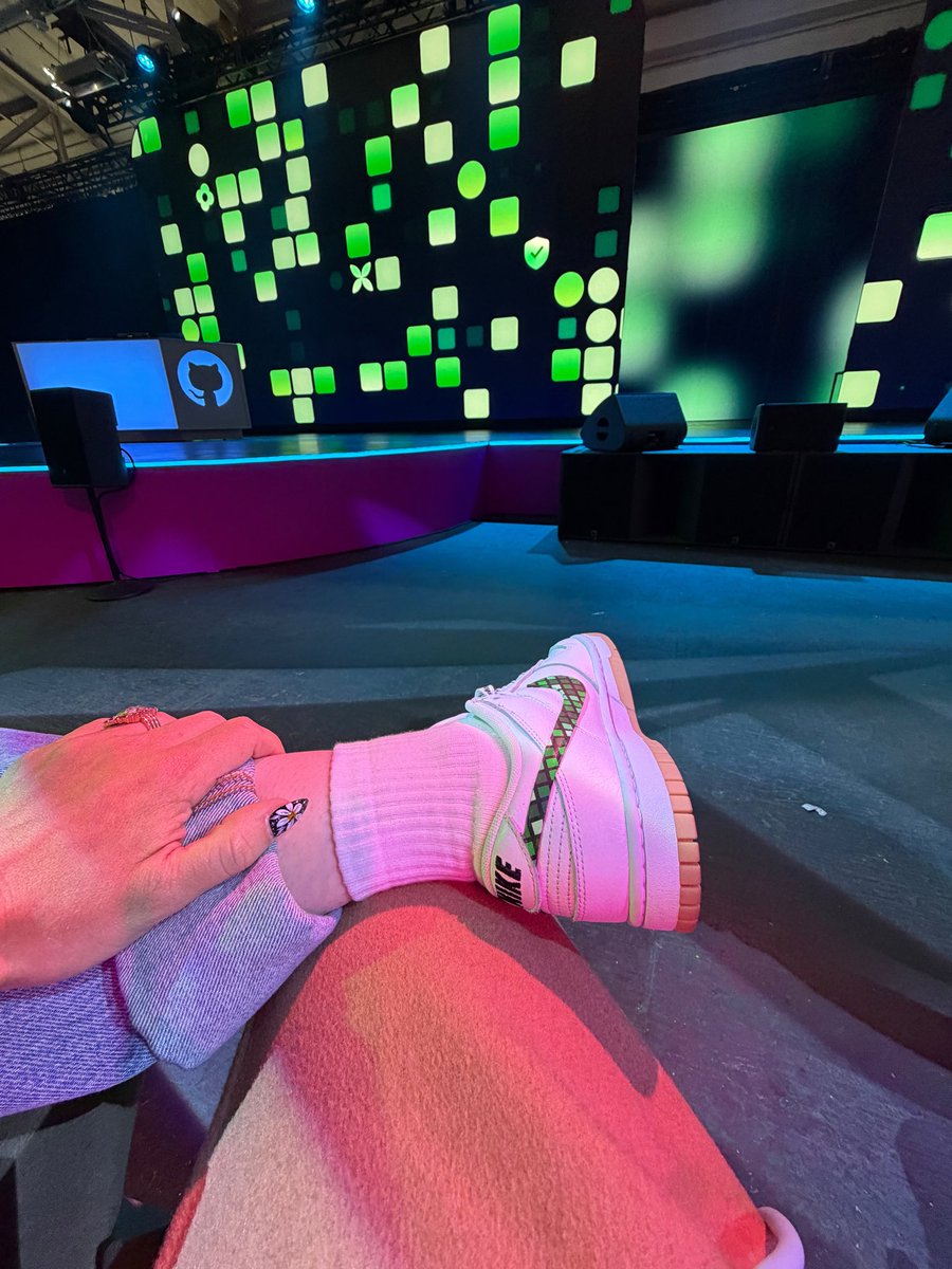 ashleymcnamara's tweet image. Shoe game for #GitHubUniverse 👏✅