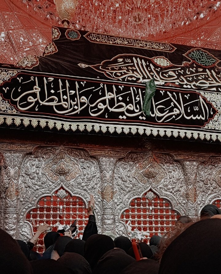 maybe_human19's tweet photo. ولی‌راستش‌مابدونِ‌امام‌حسین‌هیچِ‌هیچیم ؛
دلبر‌عراقی... https://t.co/GsMvL9ki6i