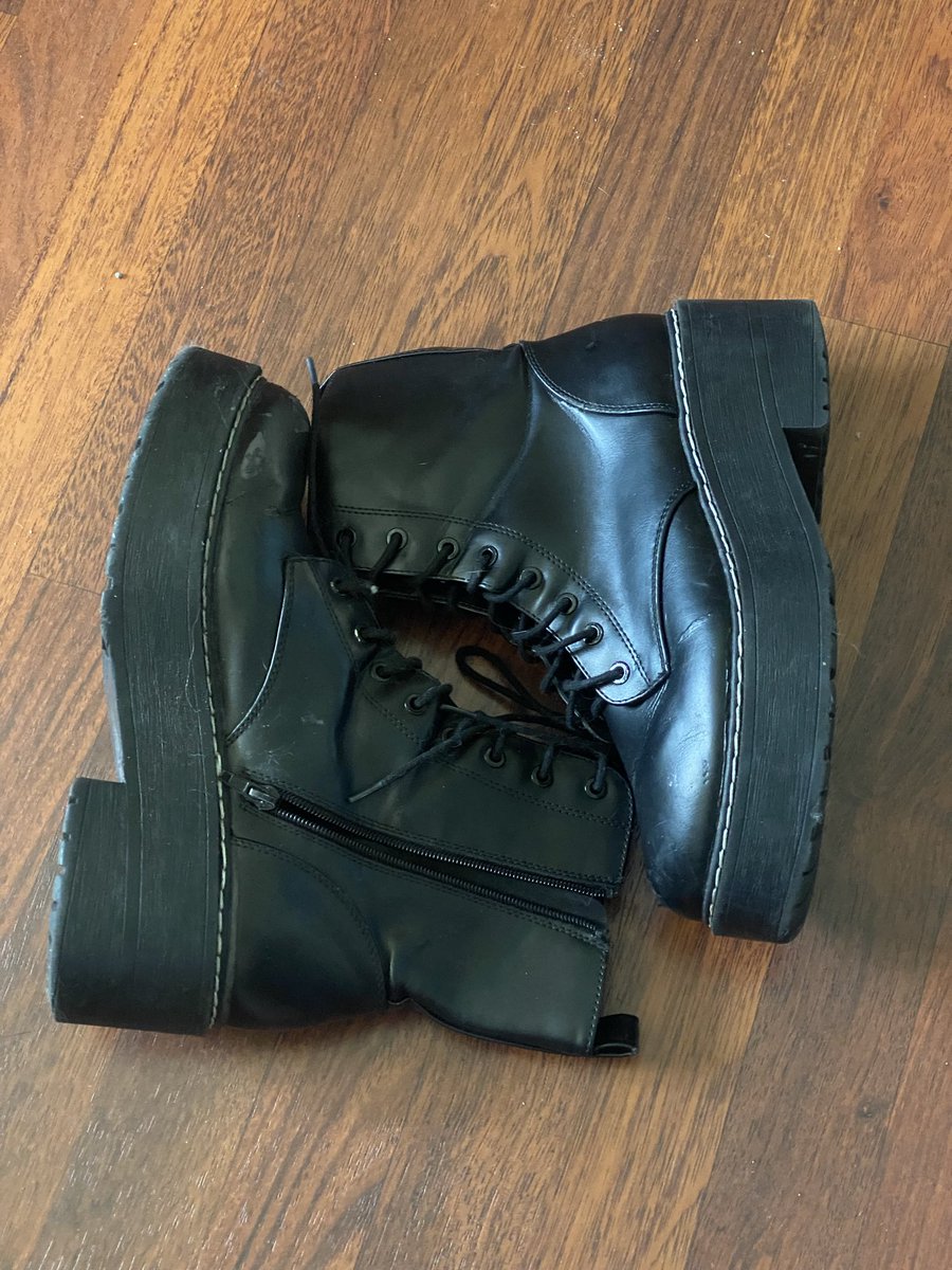 SummerSolesis tweet media