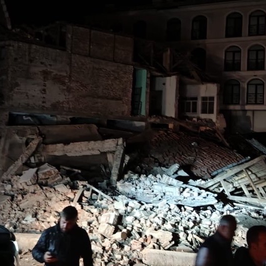 bosunatiklama's tweet photo. SON DAKİKA | Balıkesir Sındırgı'da yıkılan binalar olduğu söyleniyor.

• Bölgede elektrik de kesildi. https://t.co/1b8ESUN1w2
