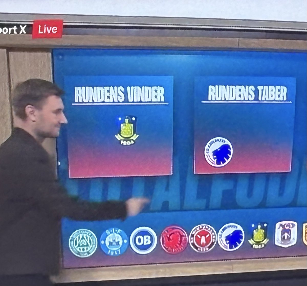 MarianneR82's tweet image. 😁💛💙