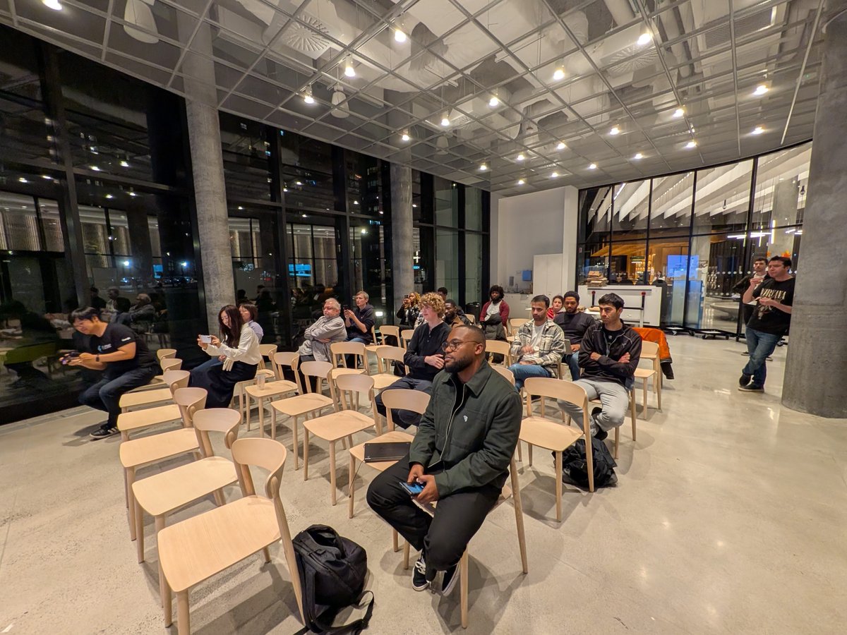 enthusiastDev's tweet image. 🎯 Clean Architecture for Scalable Flutter Apps — Flutter Montréal,  October 2025
Last week's session was all about building scalable Flutter apps without drowning in spaghetti code 🍝
We explored:
How feature-first structure helps teams grasp the app’s domain instantly
Why…