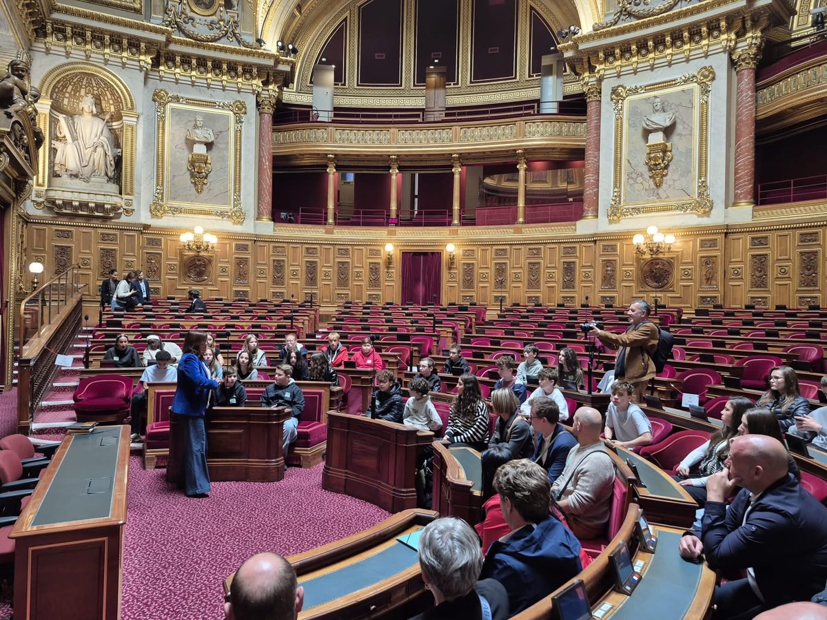 Une belle visite au <a href="/Senat/">Sénat</a> des #collégiens de la ville d’avion. 
Un beau moment d’échanges. 
#formidable #partage