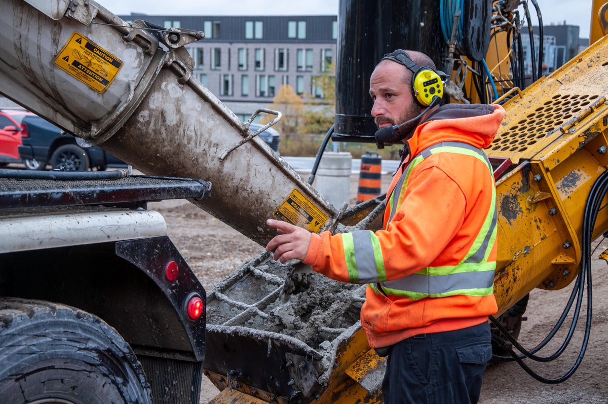 LiUNA1059's tweet photo. We visited an N. Piccoli Construction site in London where #Local1059 members were hard at work pouring and finishing concrete curbs—essential work that keeps our roads, walkways, and parking lots safe and durable.
Keep up the great work, crew! 💪
#MemberMonday #LiUNA https://t.co/zdjv0zworJ