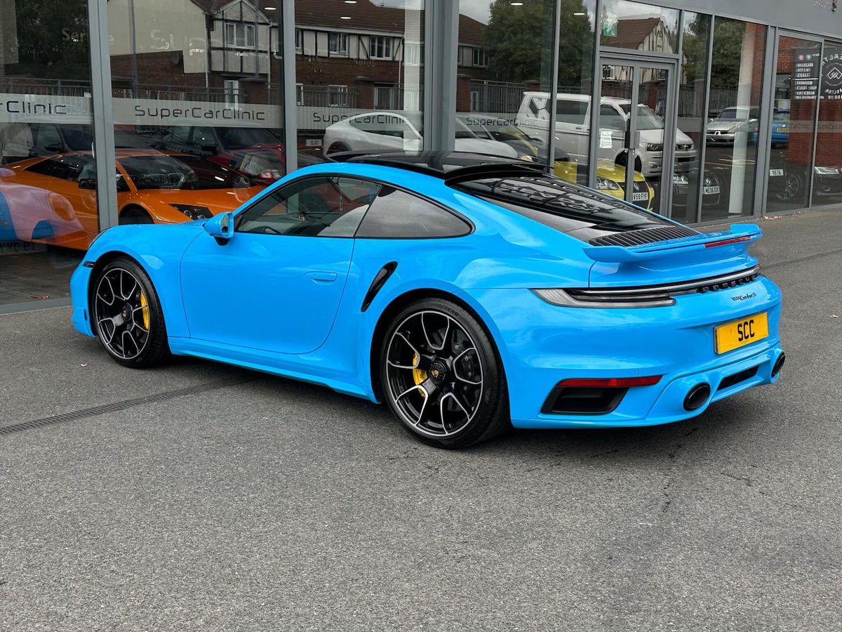 mattjameswright's tweet image. Can you ever have too much blue? 
And what&apos;s going on with the steering wheel? 
😳🤣

ebay.co.uk/itm/1875312091…