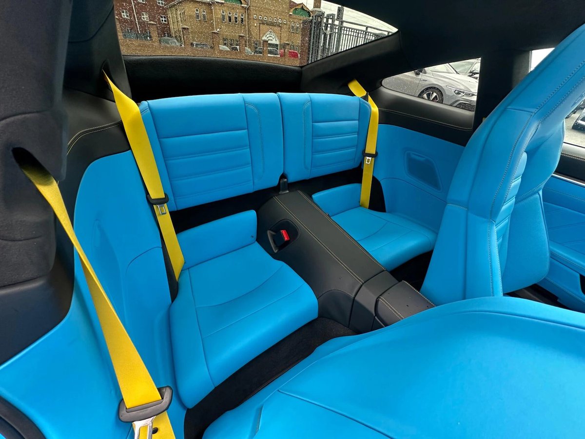 mattjameswright's tweet image. Can you ever have too much blue? 
And what&apos;s going on with the steering wheel? 
😳🤣

ebay.co.uk/itm/1875312091…