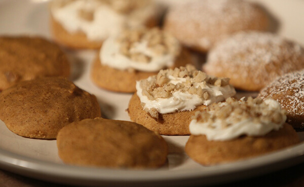 October makes us think of #pumpkin, especially how well pumpkin pairs w/ #BlackWalnuts!  We've just added some of our favorite Pumpkin &amp; Black Walnut recipes to our site!  Follow the link below to discover recipes featuring this perfect seasonal combo.

hammonspantry.com/pages/explore-…