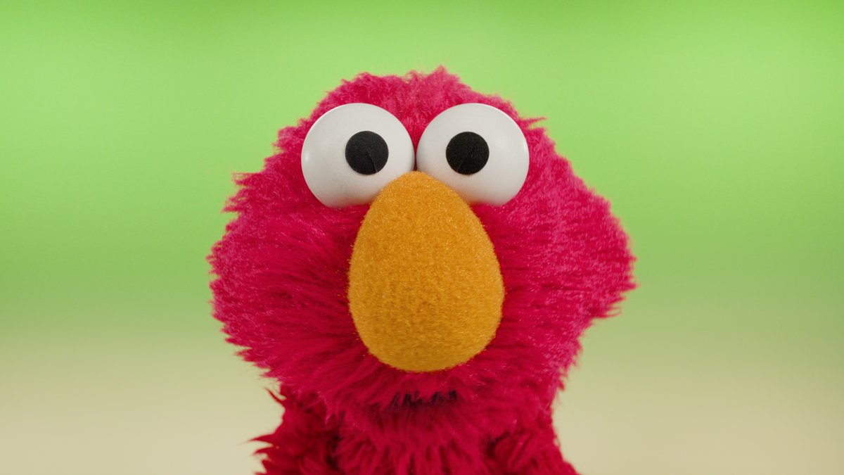 エルモ、すっごく集中してるの。
だって、きみにぜったい届いてほしいもん！
エルモのハグ 🩷🩷🩷