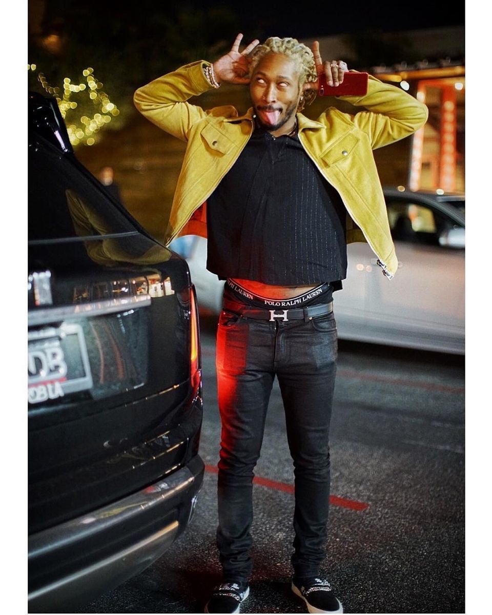 AwfulFitPics's tweet image. This AI?