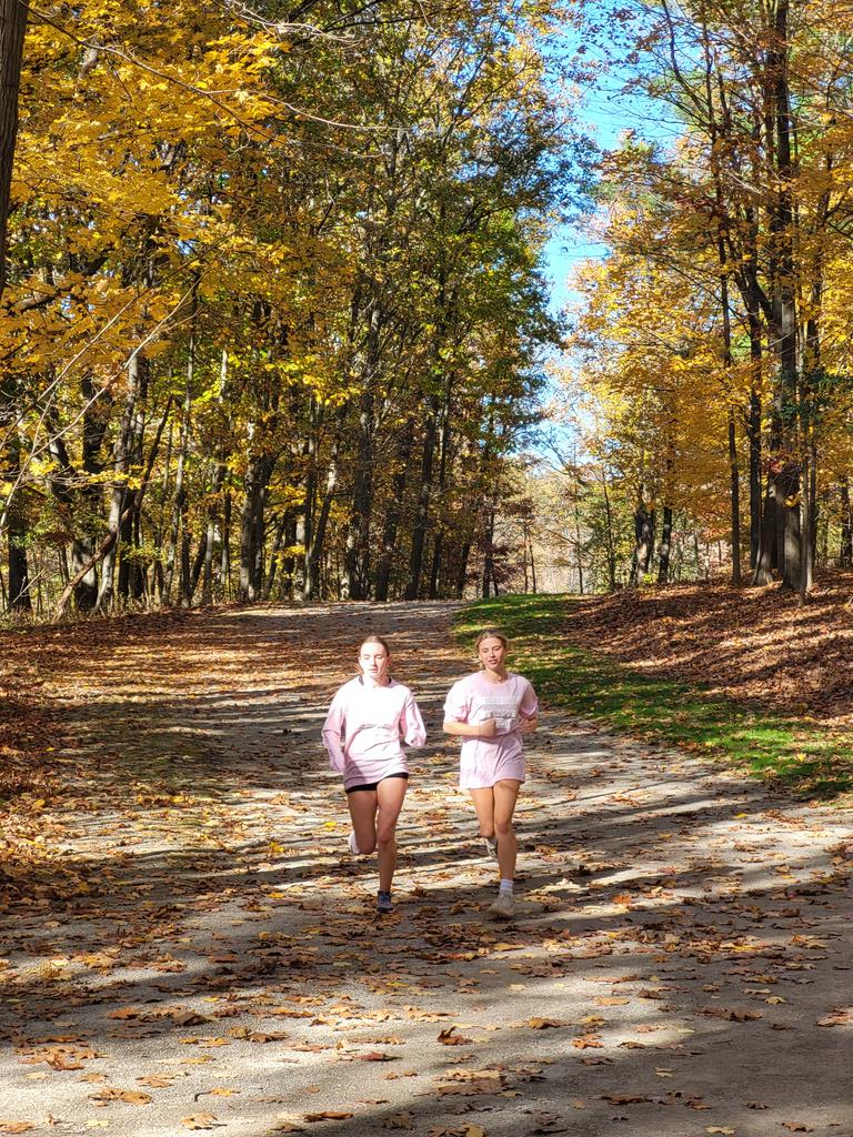 MilfordXC's tweet image. Running at Highland Rec on the Monday before the State Finals never disappoints.  #FallRunning #MilfordPride