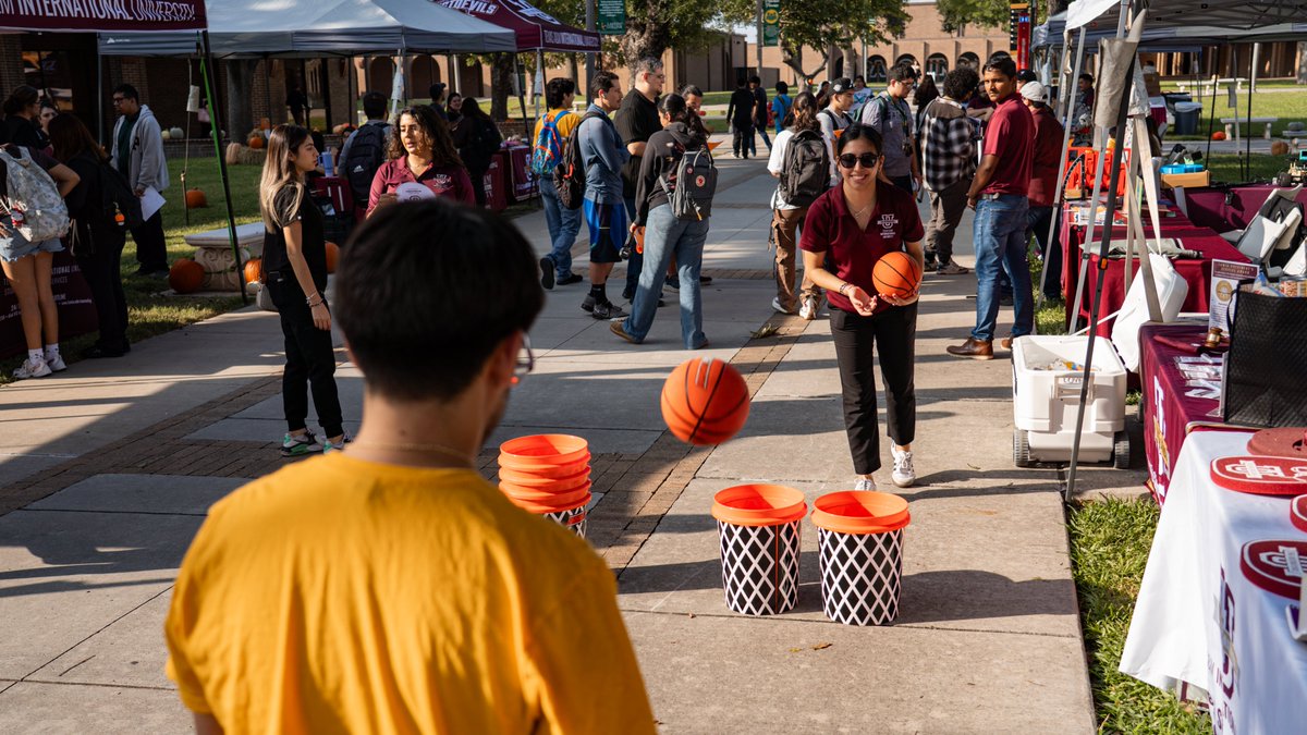 Last week, we celebrated National Transfer Student Week! From TAMIU at LC to our many activities across campus, we honored our incredible transfer students and the journeys that brought them here. 💫
