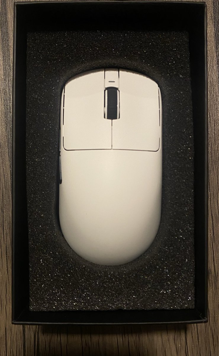 Eu, está lindo el nuevo mouse 👀👀