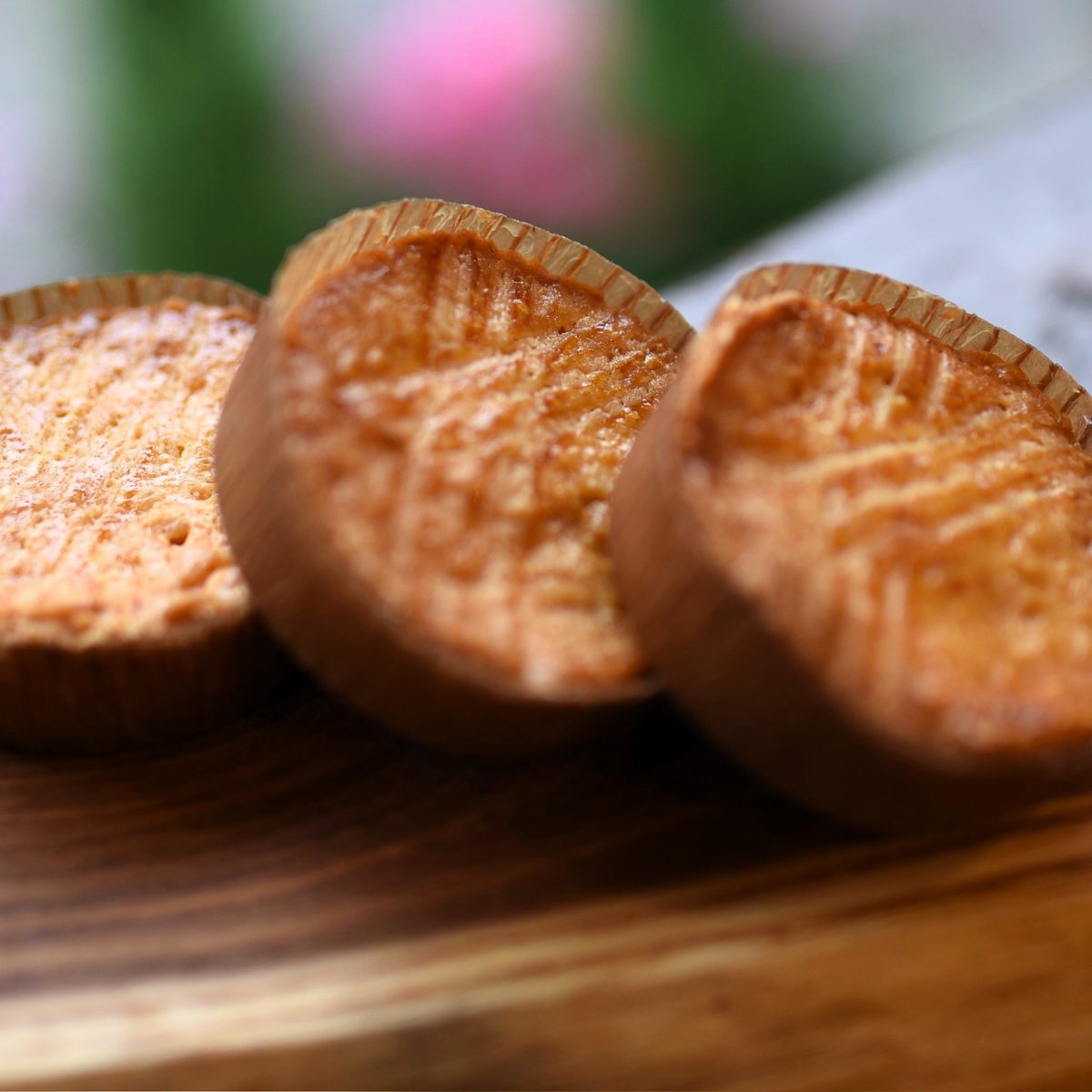 p_avalon's tweet photo. ギャレット・ブルトンヌは、フランス・ブルターニュ地方のお菓子です🌼
発酵バターの豊かな風味がします
素朴なお菓子だからこそ材料1つ1つにこだわっています🌼 https://t.co/oOgfSZpMpp