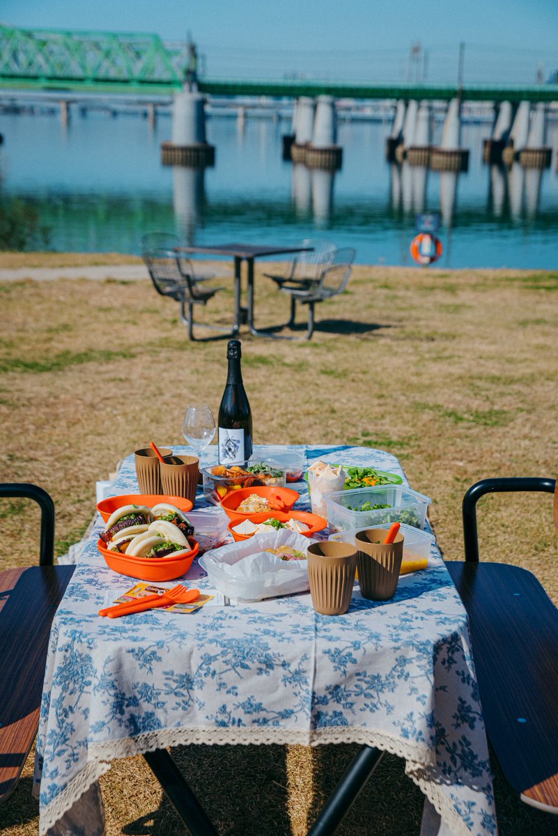 올해도 열리는 서울미식마켓. 지금의 노들섬 모습을 볼 수 있는 시간도 이제 얼마 안 남았으니 이럴 때 많이 가야...(ㅠㅠ)
작년에 나왔던 곳은 물론이고 메종조, 호라파, 젠제로 등 올해 처음 나오는 곳도 많아서 재밌을 것 같다…. 가고 싶은데 갈 수 있을지…