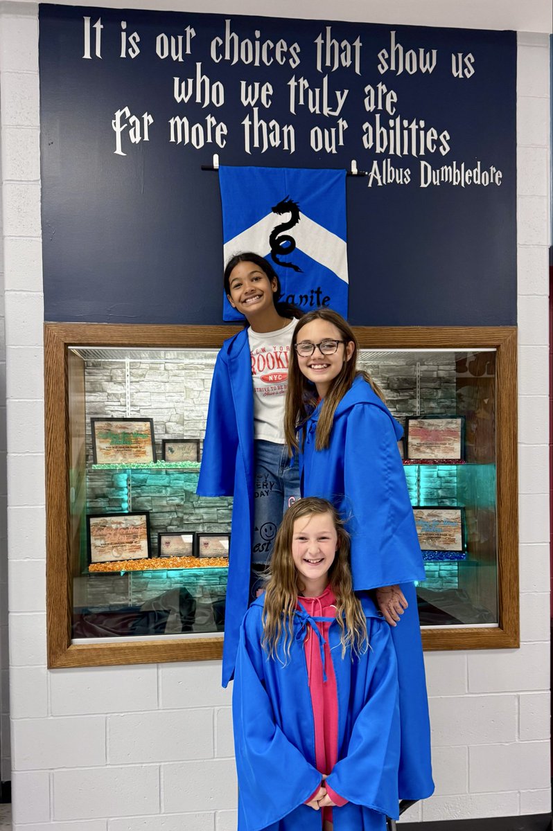 SCE_Principals's tweet image. Congratulations to the House of Tanzanite for winning 1st Quarter!!! 💙💙💙💙 #scesoars