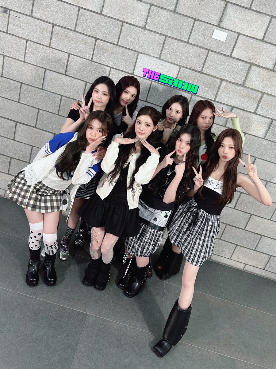 theshow_offcl's tweet image. 의사 선생님, 저 수술 끝났나요?
마취가 안 풀린 것 같아서요…

👩‍⚕: 네, 수술 무사히 마쳤습니다
       마취도 곧 풀리실 겁니다

하지만 전 태어날 때부터 
#하츠투하츠 알러뷰 쏘 마취였는데 
이건 언제 풀리죠?

환자분, 안타깝게도 그건 하츄라면 
누구나 계속 풀리지 않을 마취입니다.…