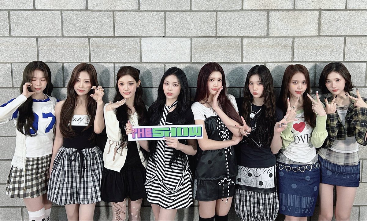 theshow_offcl's tweet image. 의사 선생님, 저 수술 끝났나요?
마취가 안 풀린 것 같아서요…

👩‍⚕: 네, 수술 무사히 마쳤습니다
       마취도 곧 풀리실 겁니다

하지만 전 태어날 때부터 
#하츠투하츠 알러뷰 쏘 마취였는데 
이건 언제 풀리죠?

환자분, 안타깝게도 그건 하츄라면 
누구나 계속 풀리지 않을 마취입니다.…