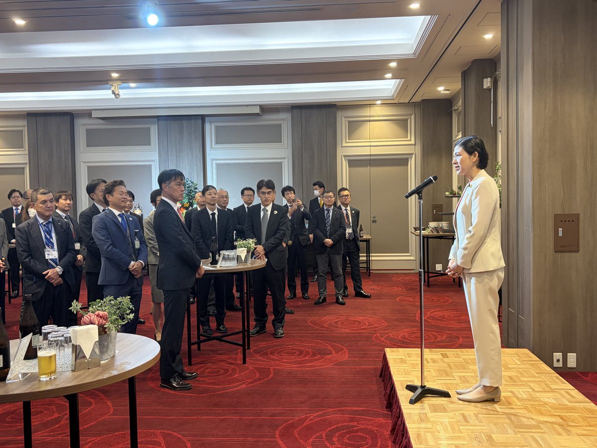 89314honda's tweet image. 10/26 日赤薬剤部長会議後の懇親会会場で星薬の同級生にも会えました！☺️
医療職俸給表の中で薬学教育6年制実現から見直しの過程から今日の課題の意見交換も。このような機会をいただき感謝でした！ #薬剤師 #日赤 #本田あきこ #ハートラちゃん