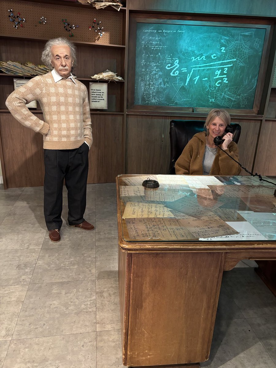 Rachel_Doyle72's tweet image. Two extremely intelligent people in one room! 😮

#Einstein #Doyle #ProperBrainy