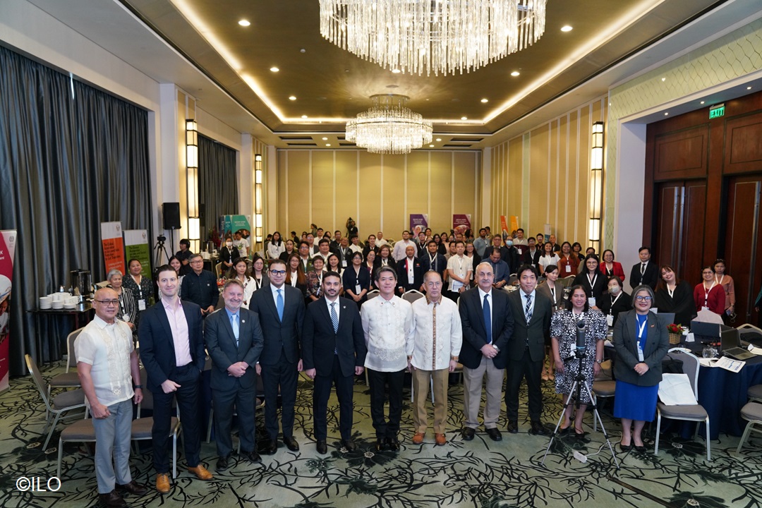 AmbJPNinPH's tweet image. Glad to attend the @ILOManila National Industry Dialogue on Responsible and Sustainable Aquaculture Supply Chains. 🌊🐟 As a #TrustedPartner, 🇯🇵 is proud to collaborate with the ILO to promote decent work and further strengthen the sustainability of the 🇵🇭’s blue economy. 📈