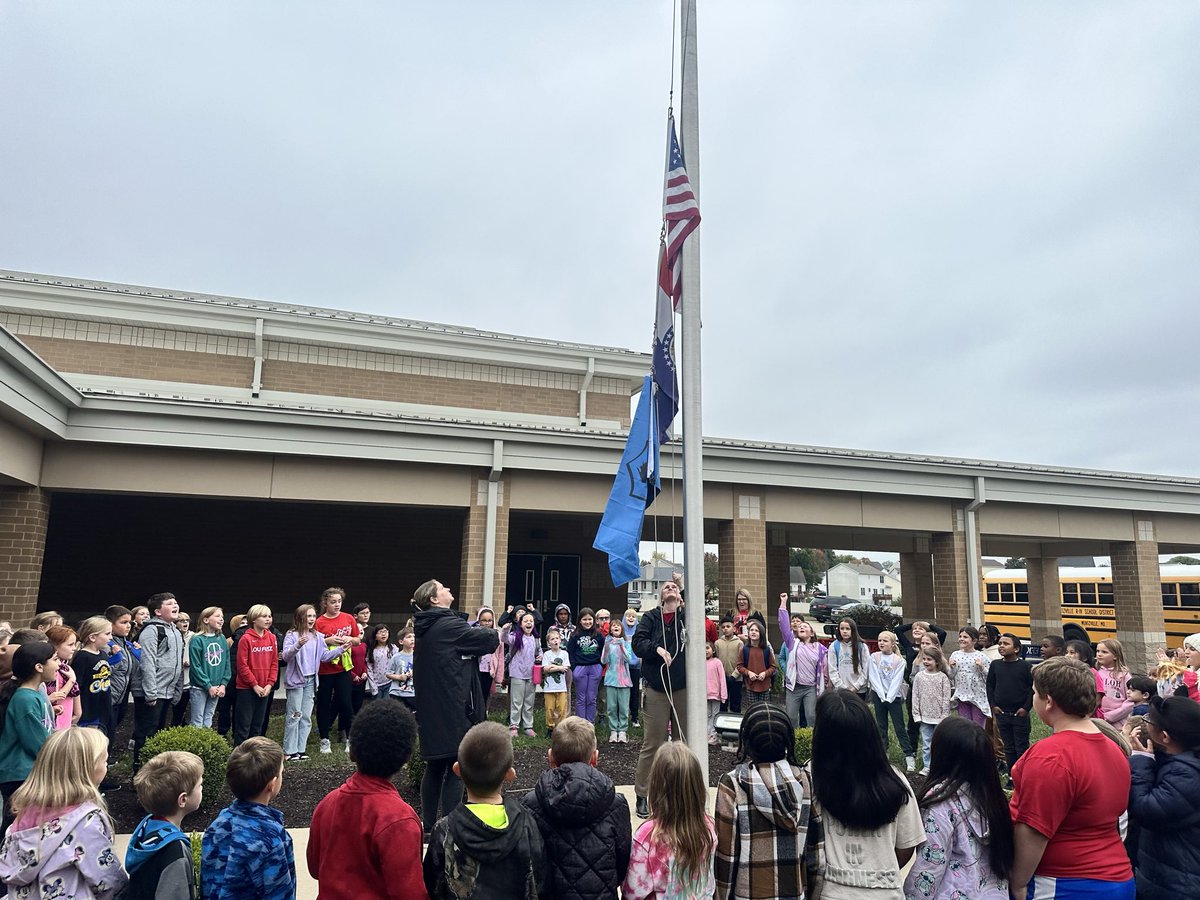 SCE_Principals's tweet image. The House of Tanzanite put their house flag up for having the lead at the end of 1st quarter. 💙💙💙💙💙💙💙💙💙 #scesoars
