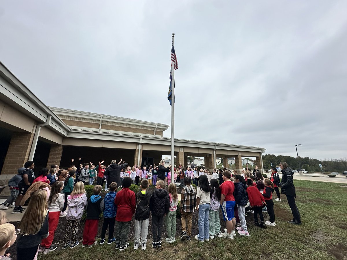 SCE_Principals's tweet image. The House of Tanzanite put their house flag up for having the lead at the end of 1st quarter. 💙💙💙💙💙💙💙💙💙 #scesoars