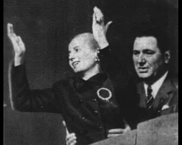 "Estén alerta, el enemigo acecha y los vende patrias de dentro, que se venden por cuatro monedas, están también al acecho."

Evita 🇦🇷