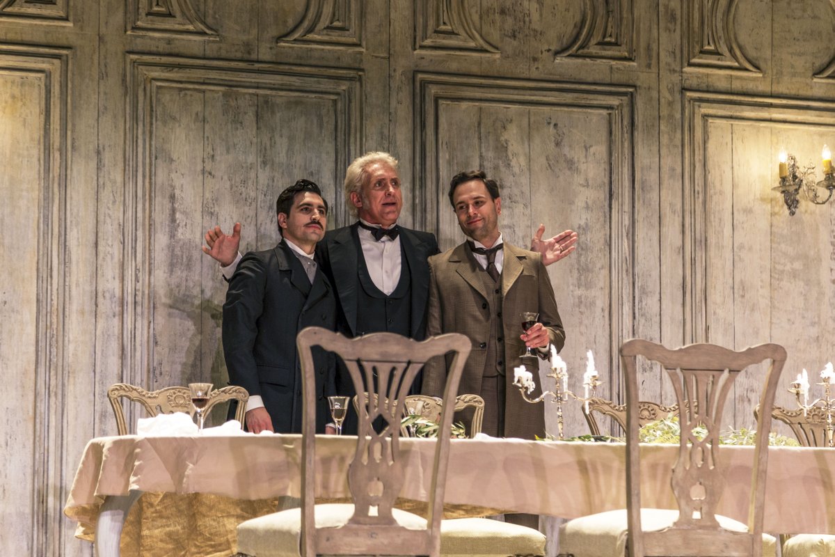 La intriga y la justicia social llegan al a Helénico con El inspector llama a la puerta 🔎
Dir. Otto Minera | Texto de J.B. Priestley
Suspenso, humor y un elenco de primer nivel 🎭

📅 31 oct – 14 dic 2025
🎟️ Preventa 30% hasta el 31 oct

¿Y si el culpable fueras tú? 👀