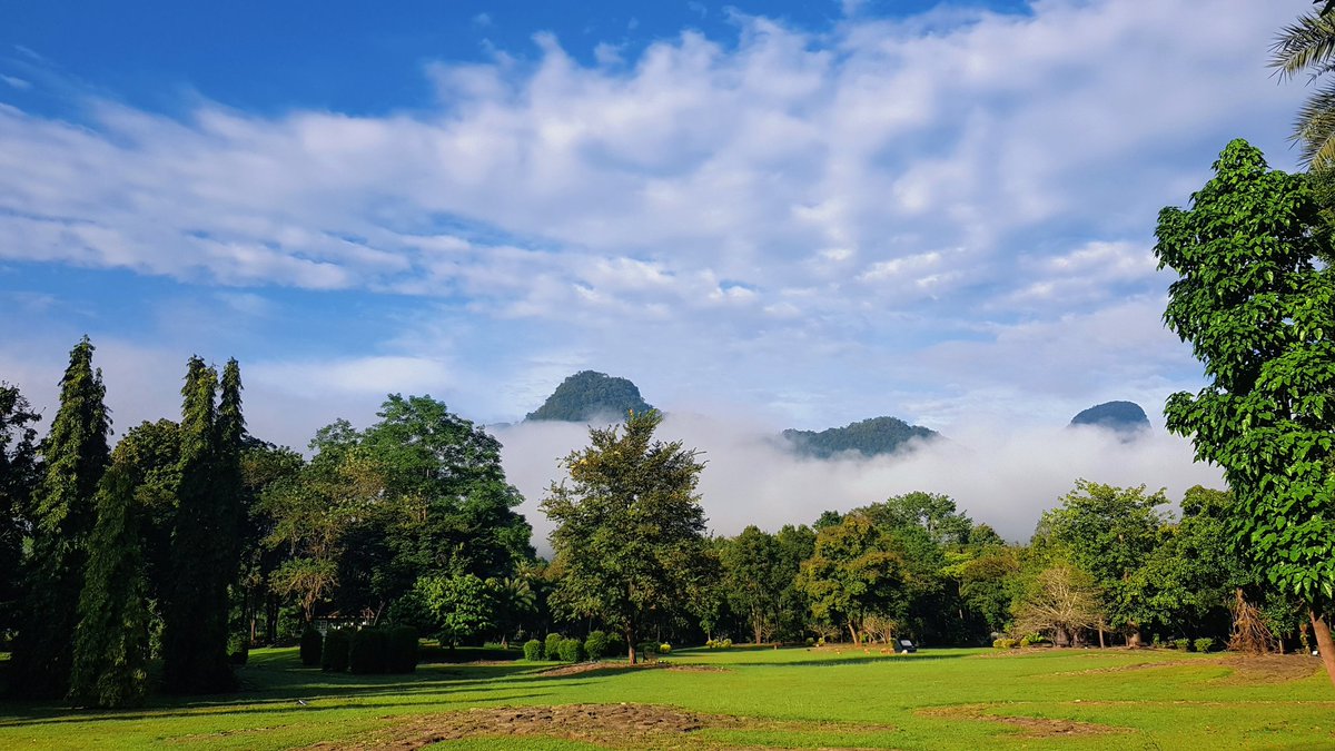 ทำงานหนักได้ 
แต่อย่าลืมออกไปใช้ชีวิตให้มีความสุข 🏕