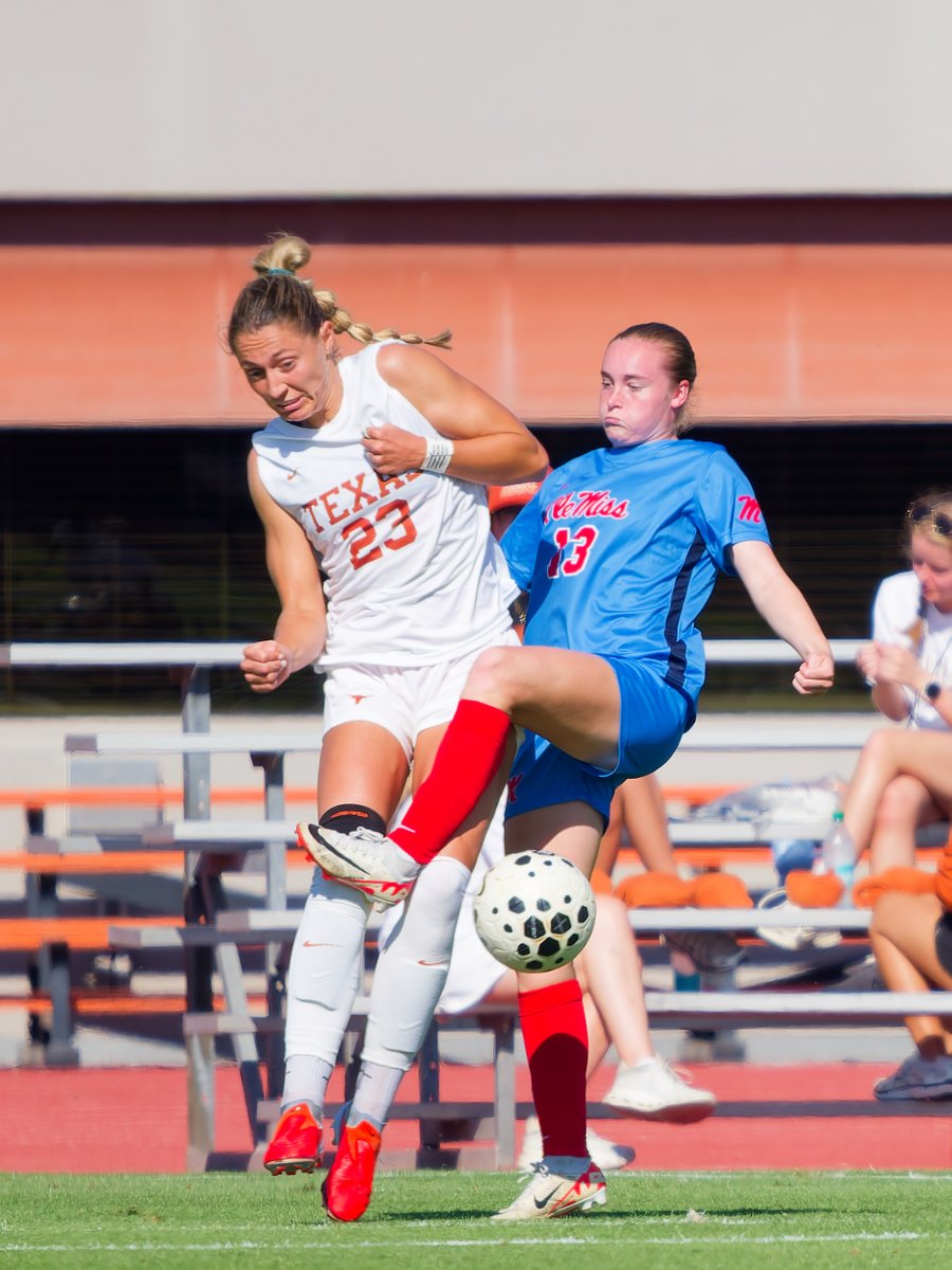 dientetex's tweet photo. @TexasSoccer vs. @OleMissSoccer   Texas prevails 2-0.
more match pics:   https://t.co/WWA5XDMcyB
#HookEm #RunWithTexas https://t.co/0Tg8gG2SfV