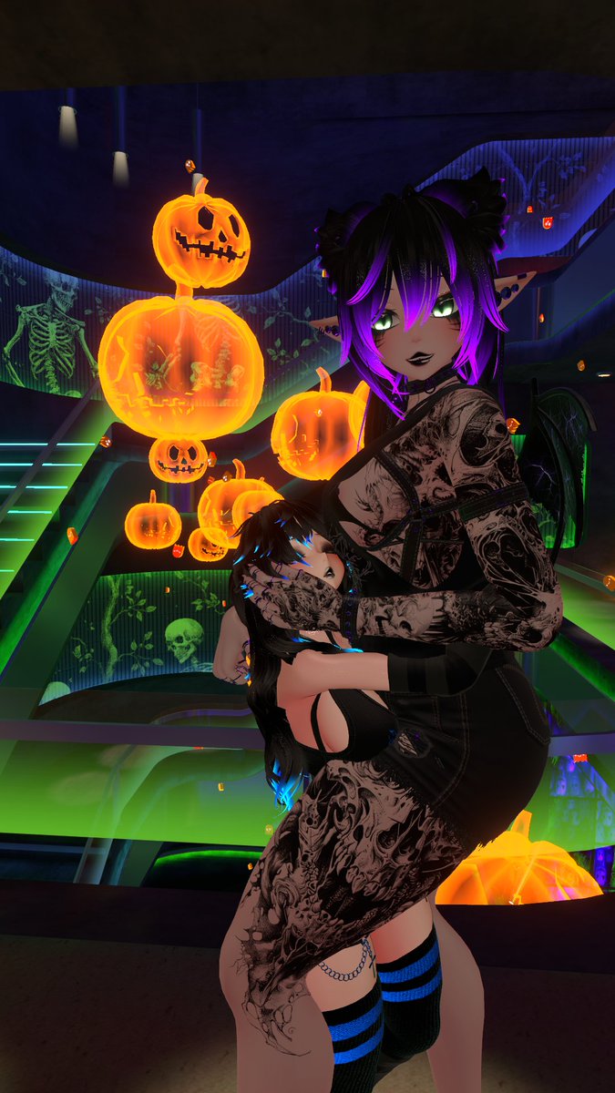 Happy almost halloween~ <a href="/Wolfmetal0/">🌙Cereza🖤</a> and I have a video in the works, but it got mildly derailed by us both being sick. It'll still come out, though!

#sizetwitter 
#giantess
#vrcsize