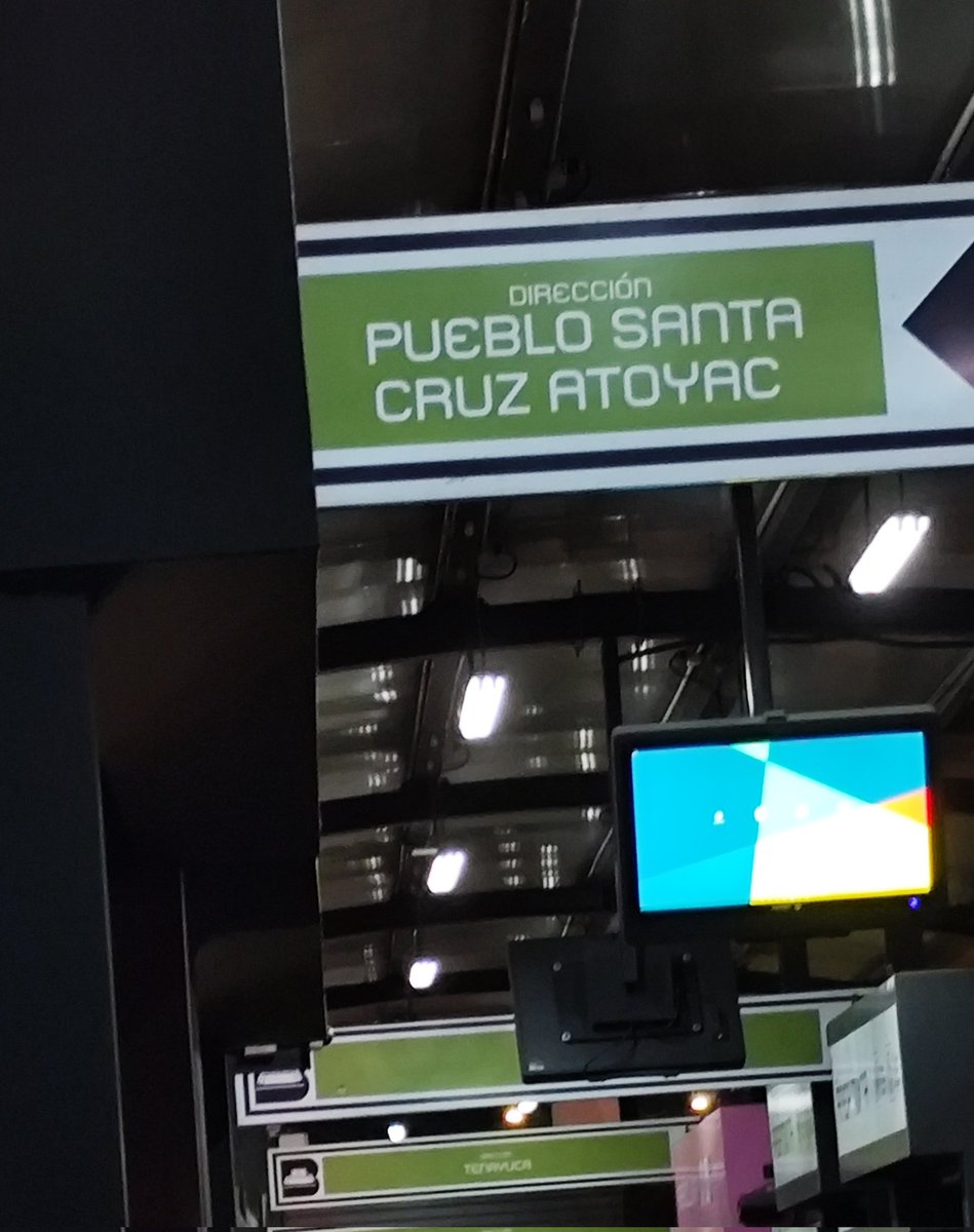 suatuamua's tweet photo. @MetrobusCDMX en estación montevideo sus pantallas no muestran el avance de unidades ni anuncios https://t.co/yStyslwBEk