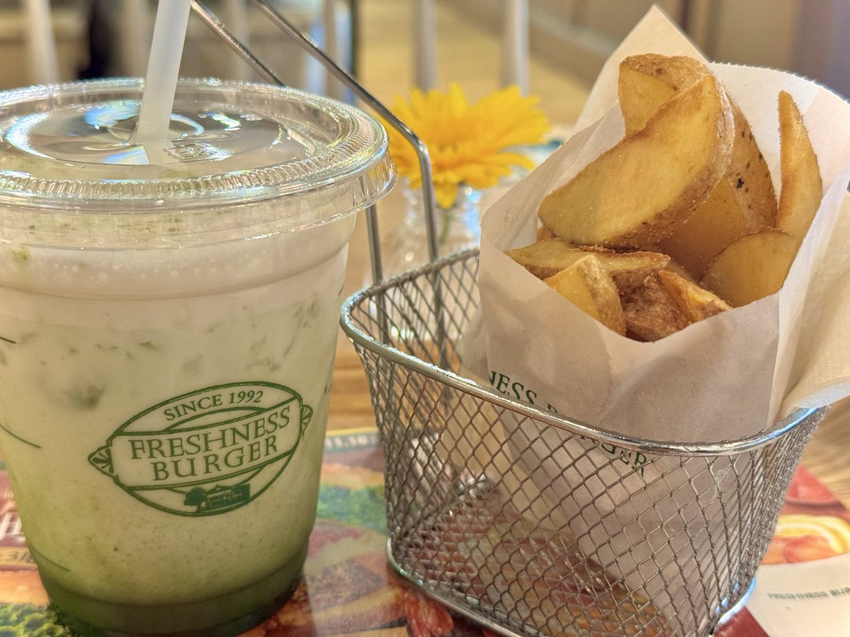 #ないフレネス会
朝からフレッシュネスバーガー！！

朝からダブルバーガーとポテトと抹茶ラテ！
ゆっくりしてたら仕事の時間意外とギリギリw

ハッシュタグは勝手に作りました！
みんなでフレッシュネスバーガーに行った写真を上げてオフ会した気分になりましょうタグです！みんなつかってね！！