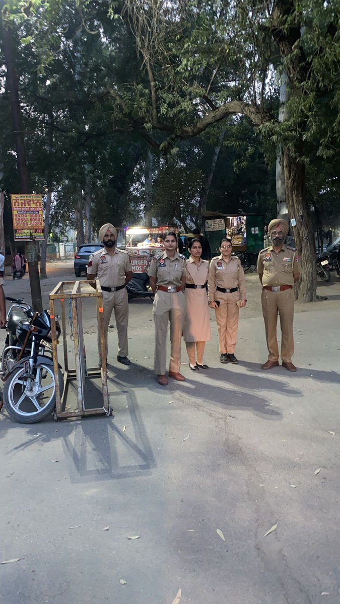 BathindaPolice's tweet photo. 🪔 Special Security for Chhath Puja 🌾

To ensure that devotees celebrate the sacred festival of Chhath Puja with peace and safety, Bathinda Police has made elaborate security arrangements across the city.
#YourSafetyOurPriority 🚔
#ChhathPuja #BathindaPolice #FestiveSecurity https://t.co/1XtvfFiq2D
