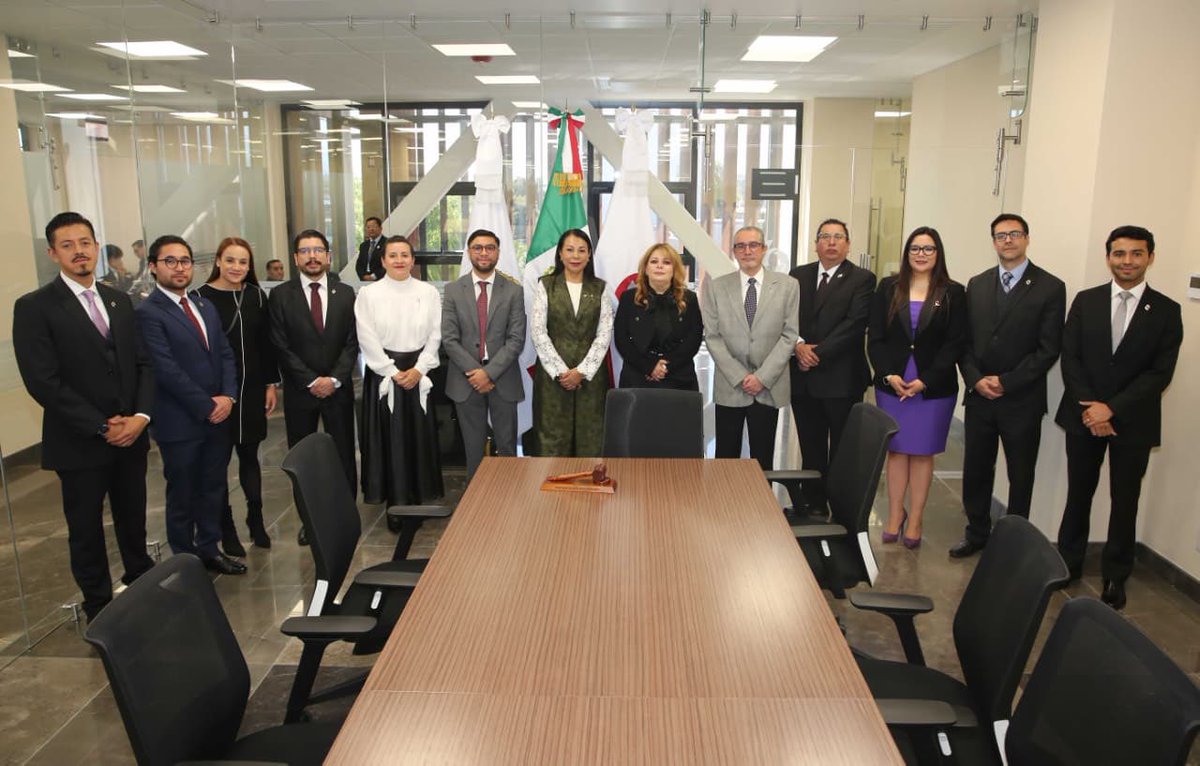 mgdohector's tweet photo. Hoy acompañé a las y los integrantes del Tribunal de Disciplina Judicial, que encabeza la Magistrada Maricela Reyes Hernández, en la inauguración de su nueva sede en el Edificio de Acceso a la Justicia. ⚖️✨

Tuve el honor de tomar protesta a sus nuevos integrantes y titulares de área, quienes asumirán con responsabilidad la tarea de fortalecer la integridad y la confianza en nuestra labor judicial.

Con acciones como esta, seguimos consolidando un @PJEdomex más fuerte, transparente y cercano a la ciudadanía. 🤝

#JusticiaCercana #PJEMcercano
