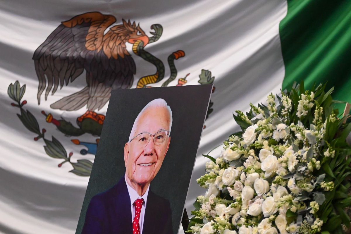 margarita_gs's tweet image. Con profundo respeto rendimos homenaje al Dr. Juan Salgado Brito, un hombre íntegro y comprometido con Morelos. Su ejemplo de servicio y amor por la gente vivirá en la memoria de nuestro pueblo.