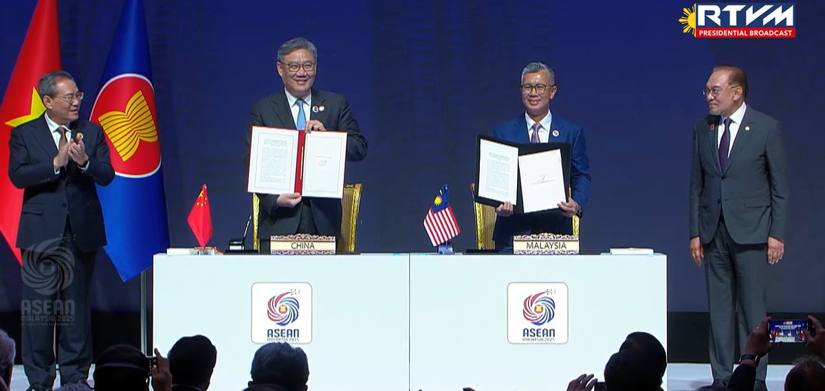 choczoned's tweet photo. LOOK: President Ferdinand "Bongbong" Marcos Jr. joins fellow regional bloc leaders in witnessing the signing of the ASEAN-China Free Trade Area (ACFTA) 3.o Upgrade on Tuesday, (October 28, 2025) here in Kuala Lumpur, Malaysia. 📹RTVM

@mnlstandardph https://t.co/V3XdXybuKr