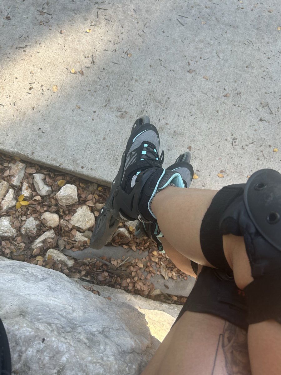 AG8AMG's tweet photo. back on the trail with my skates, but it’s not me out there, it’s HER https://t.co/JJHSlwPQPv