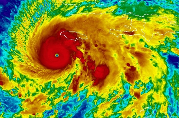 #Huracan #Melissa a la vuelta de la esquina para superar incluso a huracanes históricos como Katrina en presión central mínima. Un pase del Cazahuracanes encuentra una presión mínima 902.8 mb en su ojo, osea, este monstruo se intensifica aún más que antes. 

#Hurricane #jamaica