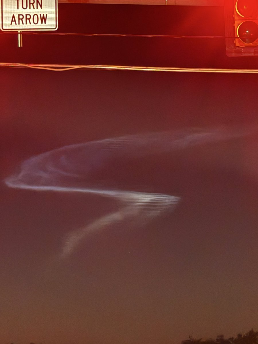 WhereIsEmily's tweet photo. @whatsuptucson is anyone seeing this in the night sky right now? https://t.co/qgRVhH7wsw