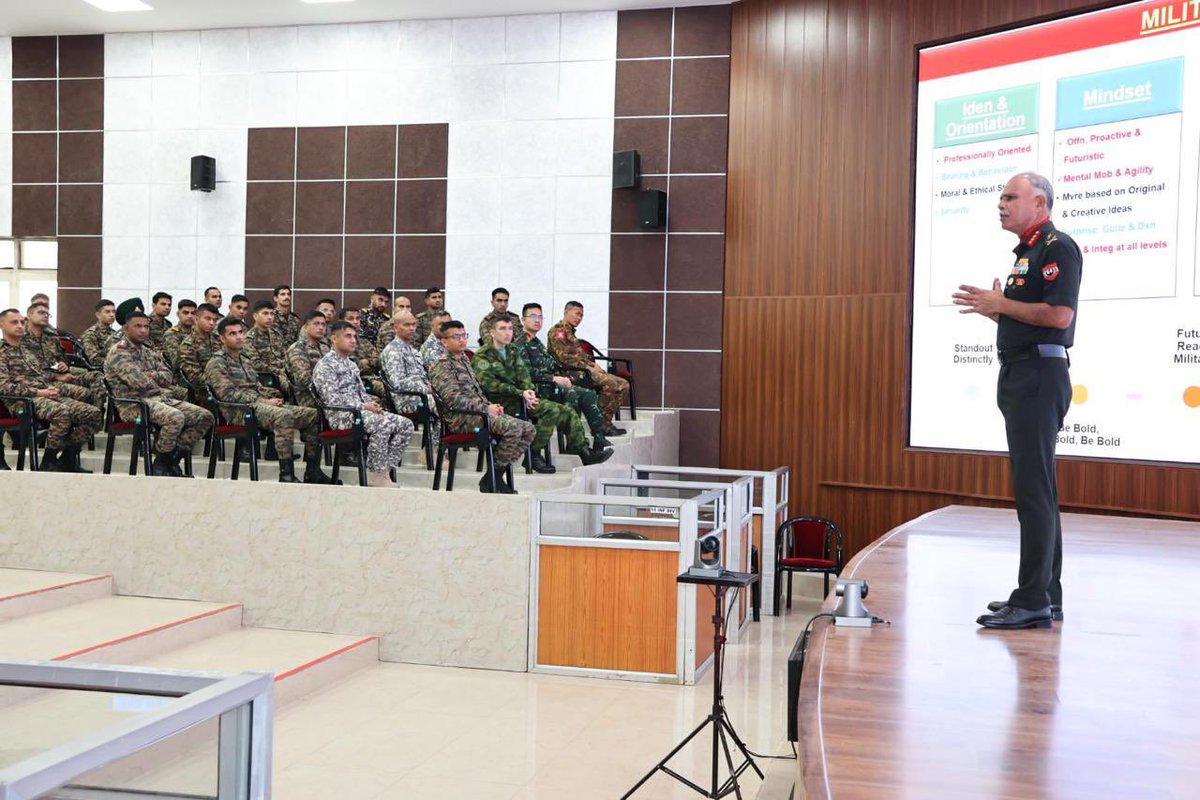 VajraCorps_IA's tweet image. #IndianArmy #OnPathToTransformation

Lt Gen Ajay Chandpuria, AVSM, VSM, #GOC #VajraCorps, interacted with Course Members of the 81st Defence Services Staff Course, comprising cutting edge leadership of the Tri-Services, Friendly Foreign Countries and Faculty Members.
He shared…