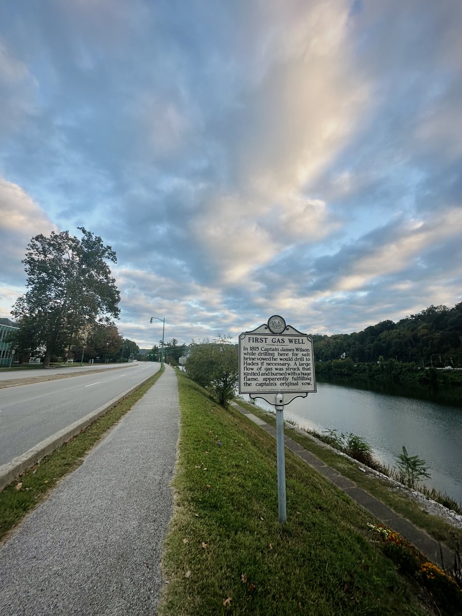 liz_july4th's tweet image. My Dearest Followers: 

Thank you for following me. 

We return to #Charleston #WestVirginia.  These are evening photos as I walked along the #OhioRiver 👇👇👇