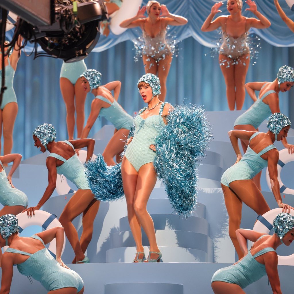 TChartSwift's tweet image. Fastest female albums to have all tracks over 100 million streams on Spotify:
#1. “The Life of a Showgirl” — 25 days
#2. “Midnights” — 54 days
#3. “Hit Me Hard And Soft” — 85 days (10 songs)
#4. “SOUR” — 87 days