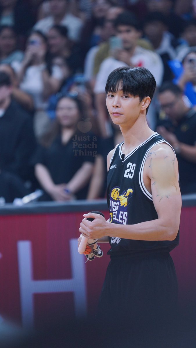 jjustapeachh's tweet image. J🐱 with mini doll 🏀

#쟈니 #Johnny #DunkItJohnnySuh