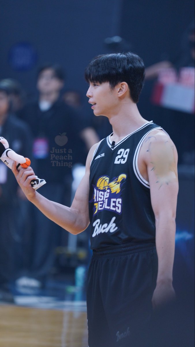 jjustapeachh's tweet image. J🐱 with mini doll 🏀

#쟈니 #Johnny #DunkItJohnnySuh