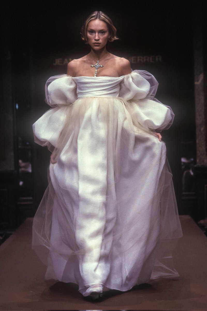 THAT look of ✨️Jean-Louis Scherrer✨️ Spring/Summer 1999 Couture.🪡