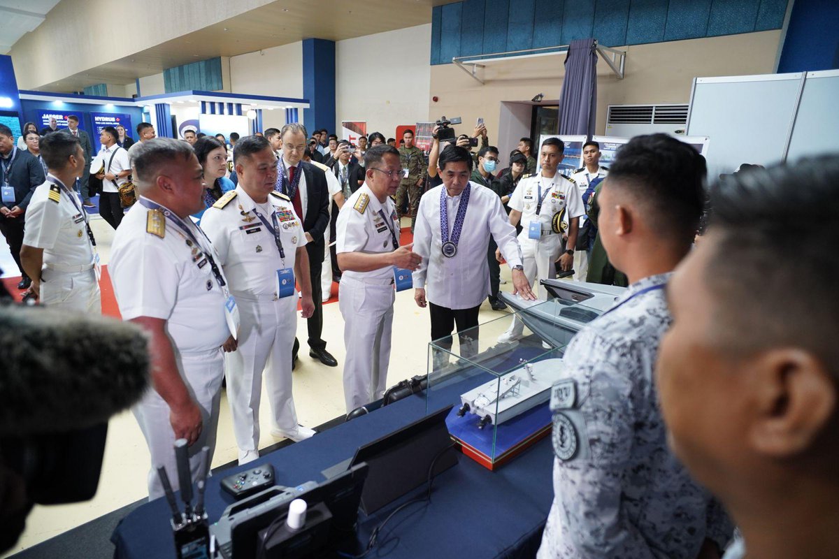 Philippine_Navy's tweet image. MARITIME INNOVATION | PH #Navy Hosts First-Ever Drone Warfare Summit
👉🏽facebook.com/share/v/17JZ66…
#ProtectingtheSeasSecuringOurFuture
#ModernandMultiCapablePHNavy
#OneAFPOnePhilippines
#StrongAFPStrongPhilippines