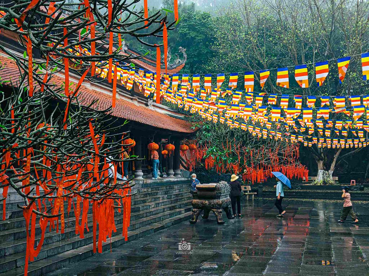 NoiTour56002's tweet photo. Located in the mountainous area of ​​Soc Son, on the outskirts of Hanoi, Non Nuoc Pagoda is an ancient spiritual structure associated with the legend of Saint Giong - a hero honored as one of the Four Immortals in Vietnamese folk beliefs.
Photo: Vuong Loc
#nonnuocpagoda https://t.co/zyltKG2Jel