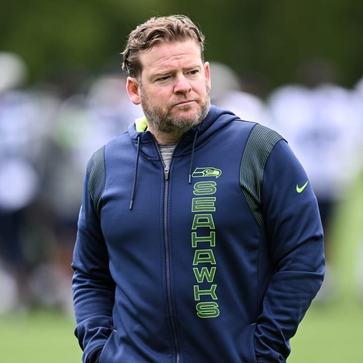 SeattleONTap's tweet image. If you were Seahawks GM John Schneider right now, what trades would you look to do before the deadline? 🤔