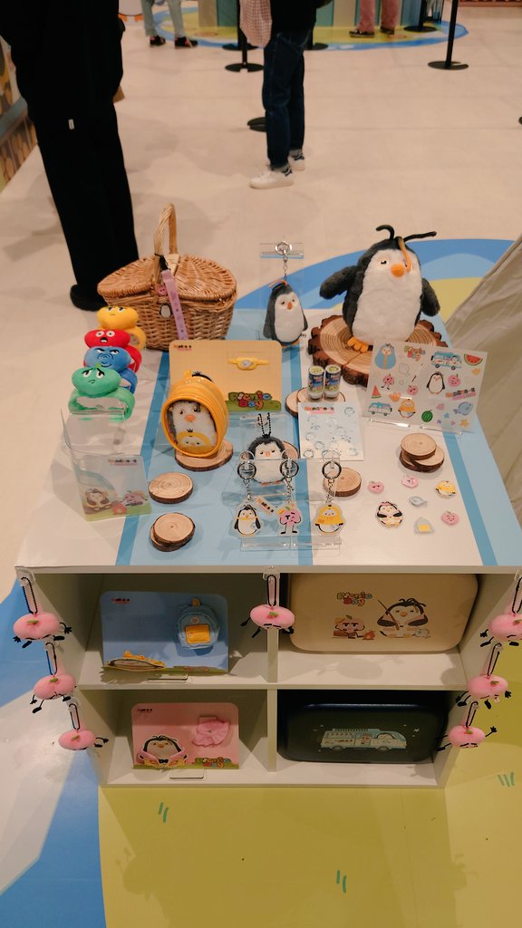 JxMayu's tweet photo. 사랑하자！🥰💕

#도경수 #DOHKYUNGSOO
#ドギョンス
#찌랭이 #ZZirang_e #찰스 #Charles
#ZZirang_e_Charles_PICNIC_DAY_IN_TOKYO https://t.co/iMIpvoWJGM